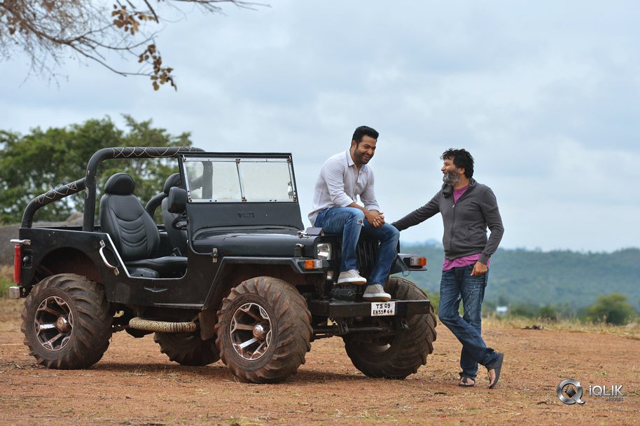 Aravindha-Sametha-Working-Stills